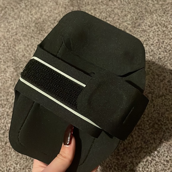 Arm band for running, holds phone - Picture 2 of 2